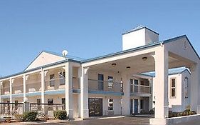 Days Inn Suites Pine Bluff Arkansas